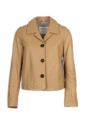 Giacca in pelle beige con ampio colletto e tre bottoni scuri sulla parte anteriore, maniche lunghe e finitura liscia.