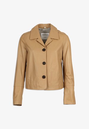 Beige leren jas met een brede kraag en drie donkere knopen aan de voorkant, lange mouwen en een gladde afwerking.