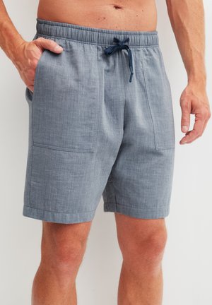 Lichtblauwe, knielange shorts gemaakt van een gestructureerde stof. Voorzien van een elastische tailleband met een trekkoord en twee steekzakken aan de voorkant.