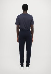 EA7 Emporio Armani PANTALONI - Treniņtērpa apakšdaļas - blue