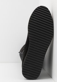 Bullboxer Bottes compensées - black