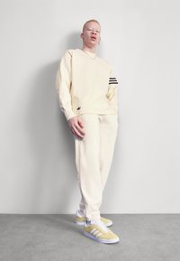 adidas Originals NEUCLASSICS LS - Maglietta a manica lunga - white/black