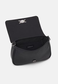 Even&Odd Axelremsväska - black