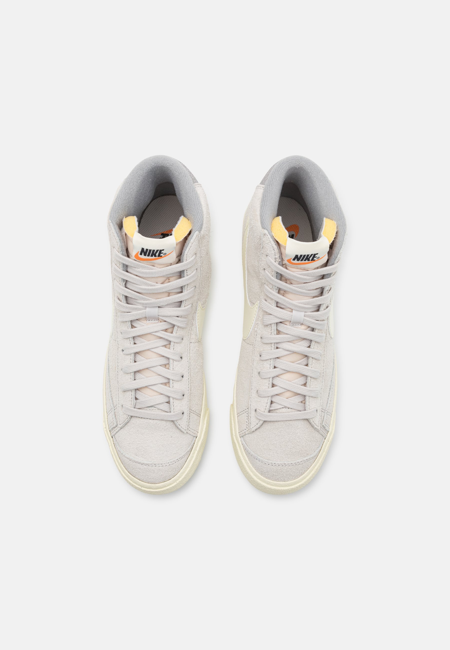 Nike Sportswear BLAZER MID '77 - Sneakers hoog - light bone/coconut  milk/medium grey/alpha orange/black/crème - Zalando.nl