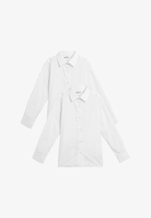 Dwie gładkie, białe koszule z długim rękawem, z kołnierzykiem, jedna nieco zachodząca na drugą, na białym tle.