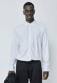 FRILIVIN CLASSIQUE UNIE À MANCHES LONGUES - Chemise classique - blanc