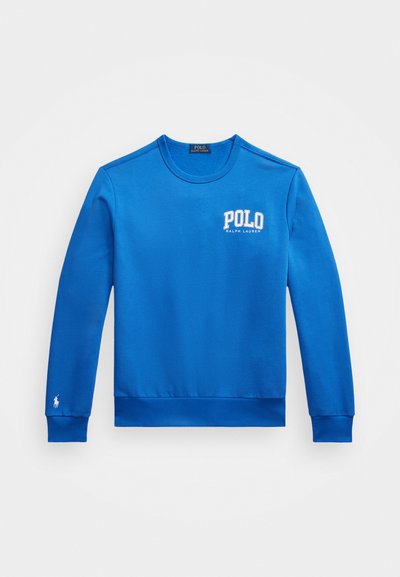 Zils kokvilnas kreklu džemperis ar apaļu kakla izgriezumu, ar "POLO RALPH LAUREN" logo baltā krāsā uz krūtīm un mazu izšūtu logo uz piedurknes.