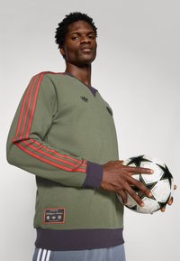 adidas Originals FC BAYERN ICON - Klub merchandise - base green