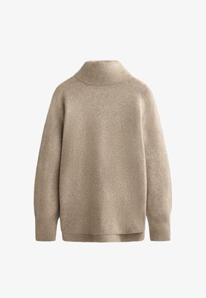 Beige uldtrøje med høj krave, ribbede manchetter og kant. Blød tekstur, afslappet pasform og minimale sømme. Vist fra bagsiden.