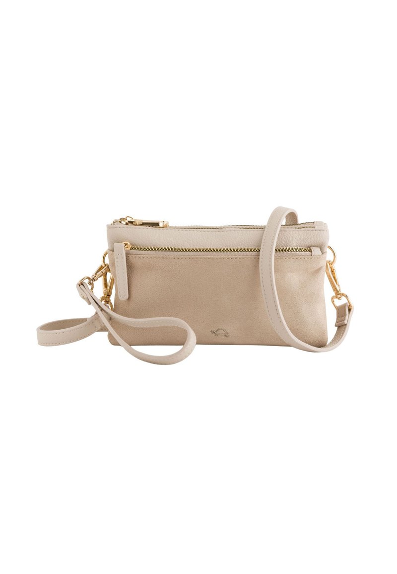 Beige Wildleder- und Leder-Clutch mit goldenen Reißverschlüssen, abnehmbarem Tragegurt und kleinem geprägten Logo auf der Vorderseite.