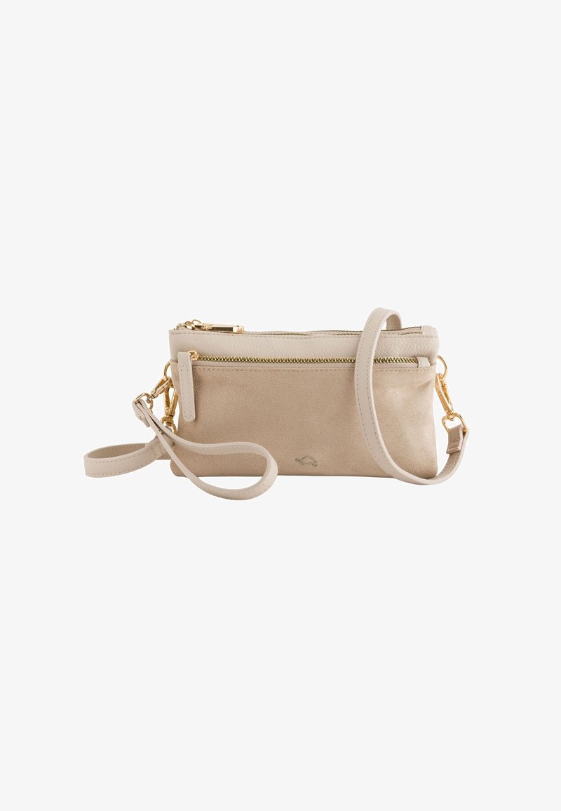 Bolso de muñeca de ante y cuero beige con cremalleras doradas, correa desmontable y pequeño logotipo en relieve en el bolsillo frontal.