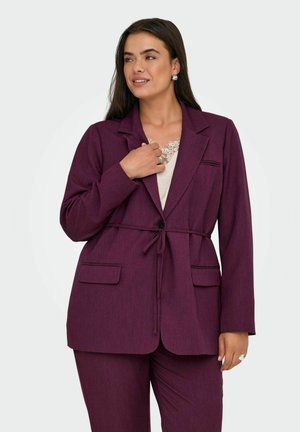 Mørk lilla skræddersyet blazer med en knude detalje i taljen, som har to forlommer og en spids krave. Glat stofstruktur.