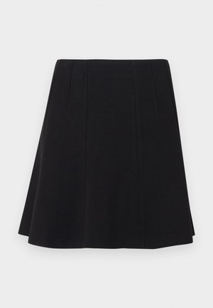 Gonna nera svasata in misto cotone, con pieghe sottili sul davanti, texture liscia e senza decorazioni visibili.