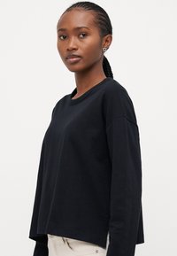 GAP Petite TEE - Top dugih rukava - true black