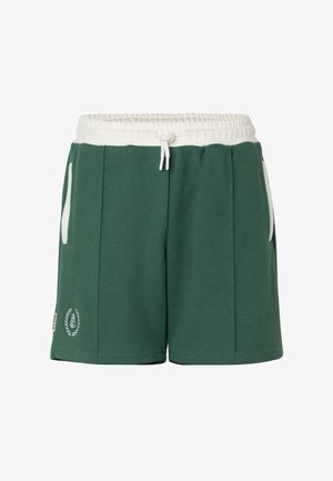 Shorts verts avec taille élastique blanche et cordon de serrage, poches latérales, et petit logo brodé blanc près de l'ourlet.