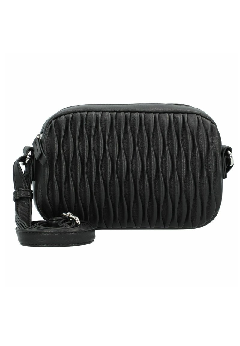 Bolso cruzado de cuero negro con textura acolchada en ondas, de forma rectangular y correa ajustable. Detalles en metal plateado.