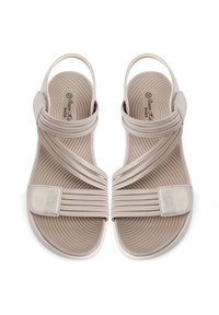 Sandali beige con design a fascia incrociata, suola testurizzata, soletta imbottita e dettaglio metallico sul lato. Cinghia posteriore regolabile per una vestibilità ottimale.