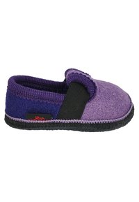 Paarse vilten pantoffel met een zwarte elastische band, een gestructureerd bovenwerk, contrasterende paarse panelen en een duurzame zwarte rubberen zool.