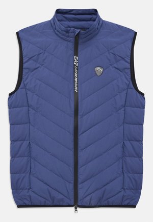 Μπλε κουρελιαστό αμάνικο γιλέκο με ψηλό γιακά, μπροστινό φερμουάρ, πλάγιες τσέπες και ένα μικρό λογότυπο EA7 Emporio Armani στο στήθος.