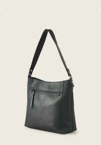 Borsa a tracolla in pelle nera con una sola cinghia, forma rettangolare, tasca con zip anteriore e finitura texturizzata. Design compatto e versatile.