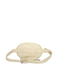 Borsa a cintura in pelle beige con forma ovale, tracolla regolabile e design minimalista. Presenta una texture liscia e sottili dettagli di cucitura.