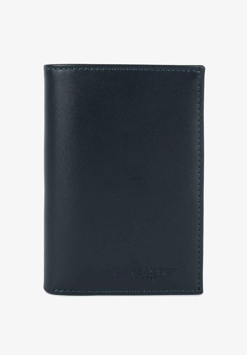 Portefeuille en cuir lisse bleu foncé avec des coutures impeccables et le logo embossé "LANCASTER PARIS" dans le coin inférieur droit.