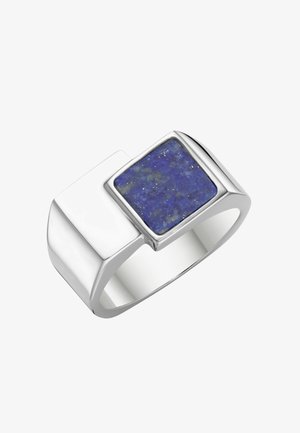Silberner Ring mit einem rechteckigen tiefblauen Stein mit dezenten goldenen Sprenkeln, asymmetrisch auf einem breiten, polierten Band gesetzt.