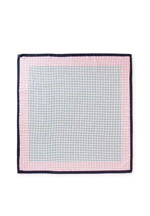 Foulard quadrato di seta con motivo a quadretti piccoli blu navy e rossi, bordo blu navy e bordo esterno più largo a quadretti rossi su sfondo bianco.