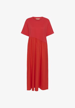 Rotes langes Kleid mit kurzen Ärmeln, Rundhalsausschnitt und geraffter Taillennaht, die ein asymmetrisches Design auf der Vorderseite erzeugt.