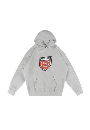 Szara bluza z kapturem wykonana z bawełny, z dużym logo w kształcie tarczy z czerwonymi akcentami i białymi krzyżami. Klasyczna kieszeń typu kangurka. Długie rękawy.