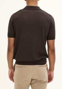 Oscar Jacobson MIRZA - Polo shirt - brown elk