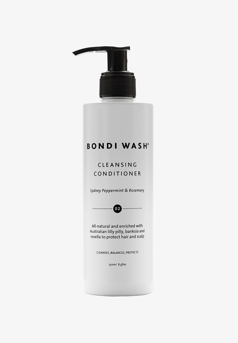 Witte pompflacon van Bondi Wash Cleansing Conditioner met Sydney Pepermunt en Rozemarijn, 250 ml, gelabeld voor haar- en hoofdhuidverzorging.