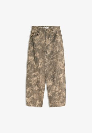 Khaki dżinsy w wysokim stanie z przecieranym efektem, z przednimi kieszeniami i ćwiekami na pasku, tworzące wyraźny wzorzysty wygląd.