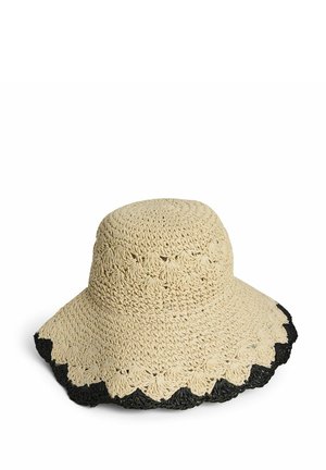 Chapeau de soleil beige en crochet avec des bords festonnés, orné d'un liseré noir autour du large bord.