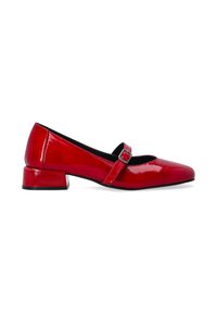 Rote patentierte Leder-Mary-Jane-Schuhe mit quadratischer Zehenform, schmalem Knöchelriemen und niedrigem Blockabsatz, die ein glänzendes Finish aufweisen.