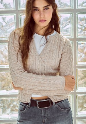 Bershka, BRAIDED CROSSOVER V-NECK CARDIGAN - Gilet - beige
