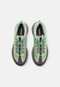 Merrell AGILITY PEAK 5 - Pantofi alergare trail - pear/burgundy
