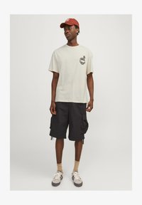 Unselected, buttercream