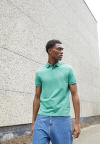 Tommy Hilfiger REGULAR - Polo - central green