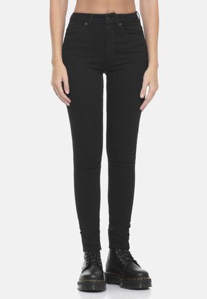 Jeans skinny neri a vita alta con una texture liscia, caratterizzati da una chiusura tradizionale con bottone e zip e tasche anteriori e posteriori.