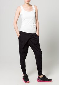 Casall Träningsbyxor - red