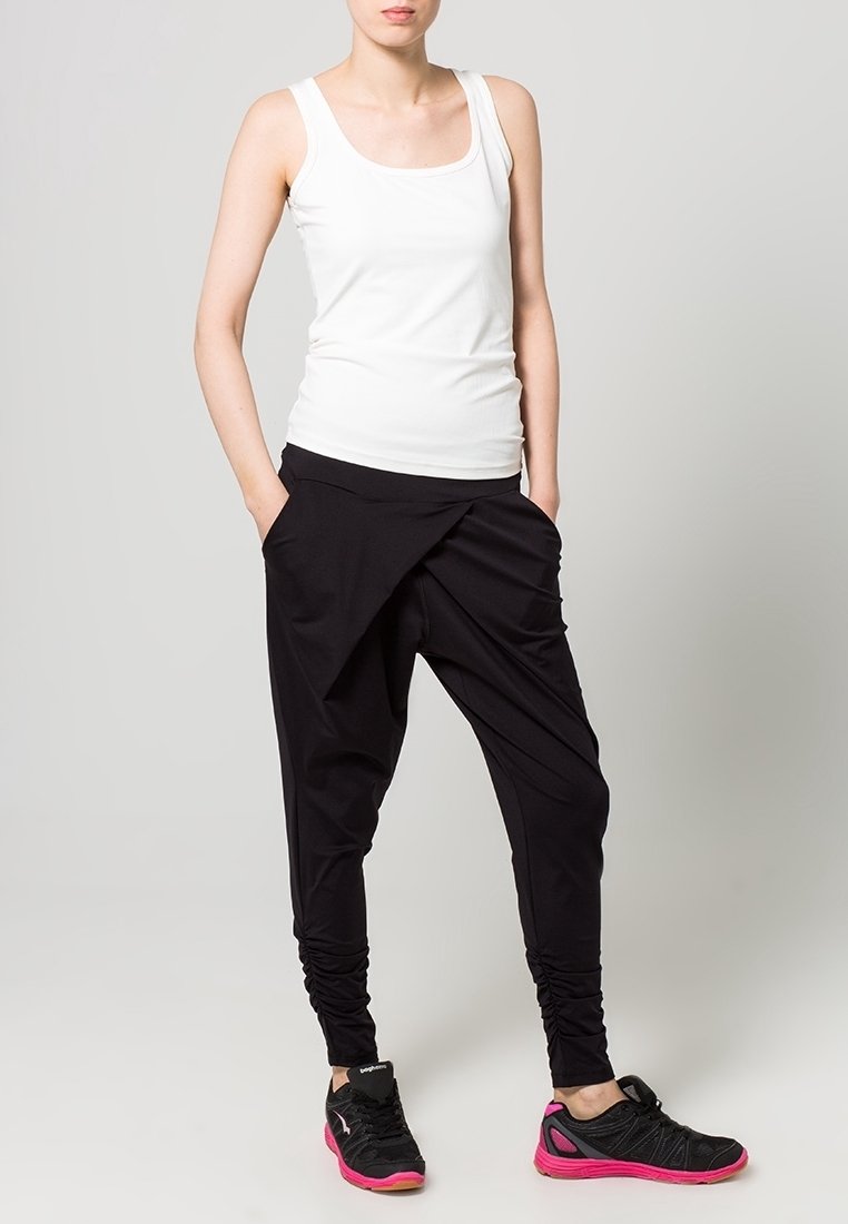 Casall Träningsbyxor - red