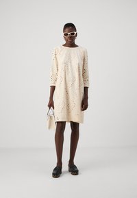 Bruuns Bazaar ARGYREIABBLUZIE DRESS - Denné šaty - white cream