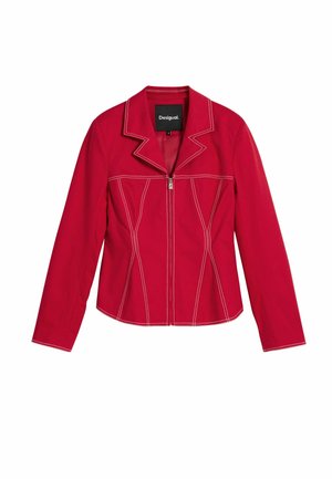 Rote taillierte Jacke mit langen Ärmeln, ausgestattet mit einem Reverskragen, Reißverschluss und kontrastierenden weißen Nähten entlang der Nähte.