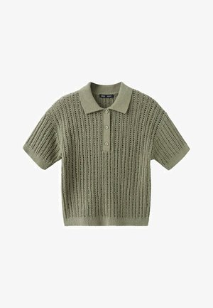 Tricou polo cu mâneci scurte, tricotat, de culoare verde măsliniu, cu model vertical cu dungi și deschideri, trei nasturi în față și guler plat.