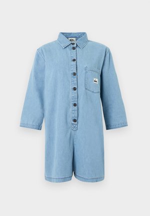 Lyseblå denim kort heldragt med lange ærmer, knaplukning foran, krave og brystlomme med mærkelogo.