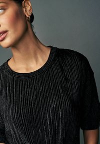 Next PLISSE - REGULAR FIT - Pluus - black