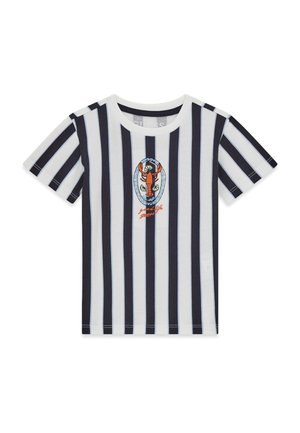 T-shirt à manches courtes avec des rayures verticales noires et blanches, présentant un graphique de homard rouge et le texte orange "good life" sur la poitrine.