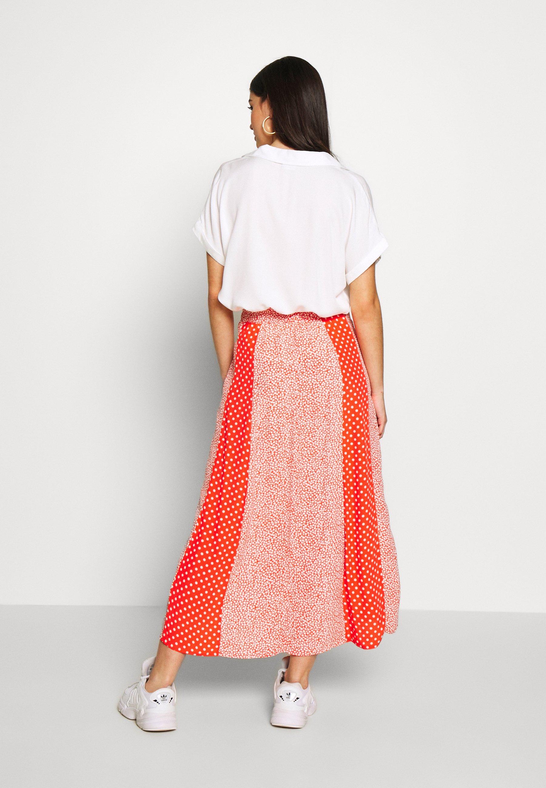 YAS YASTIARA LONG SKIRT Maxiskjørt tigerlily Zalando.no Gebe SKIRT BREEZE - Maxiskjørt - white/red