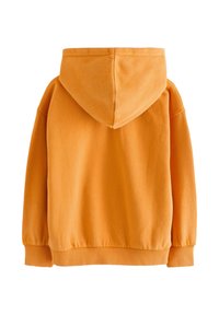 Sudadera con capucha naranja, de mangas largas y puños y dobladillo acanalados, vista desde la parte trasera sobre un fondo blanco.